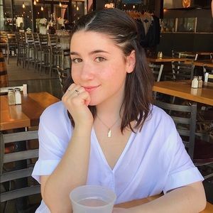 Meet your Posher, Emily